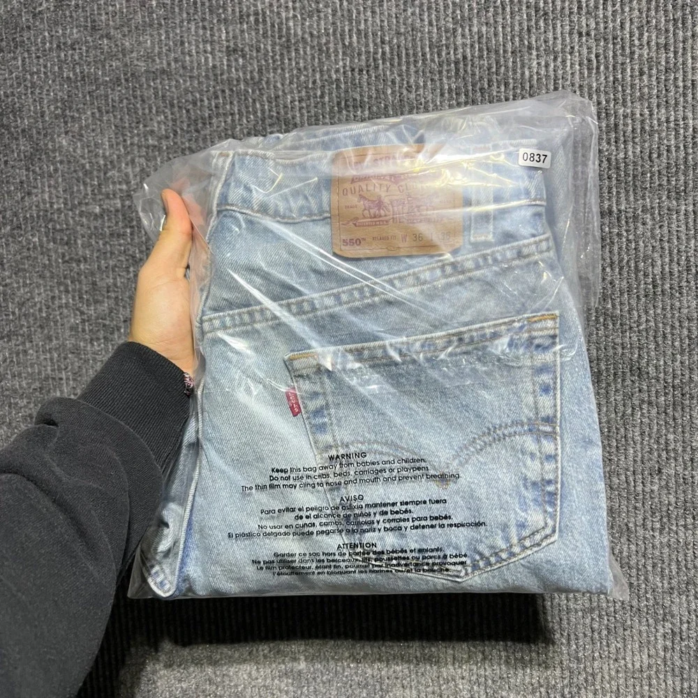 Vintage Levis 550 Jeans Mens 36x36 Light Wash Relaxed Fit Made in USA 90s Denim